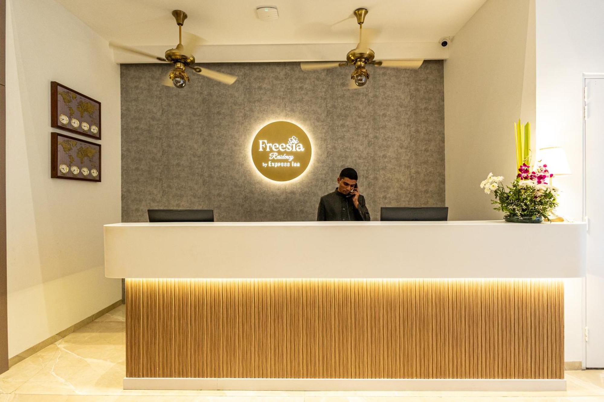 Freesia Residency By Express Inn - 나비뭄바이 외부 사진