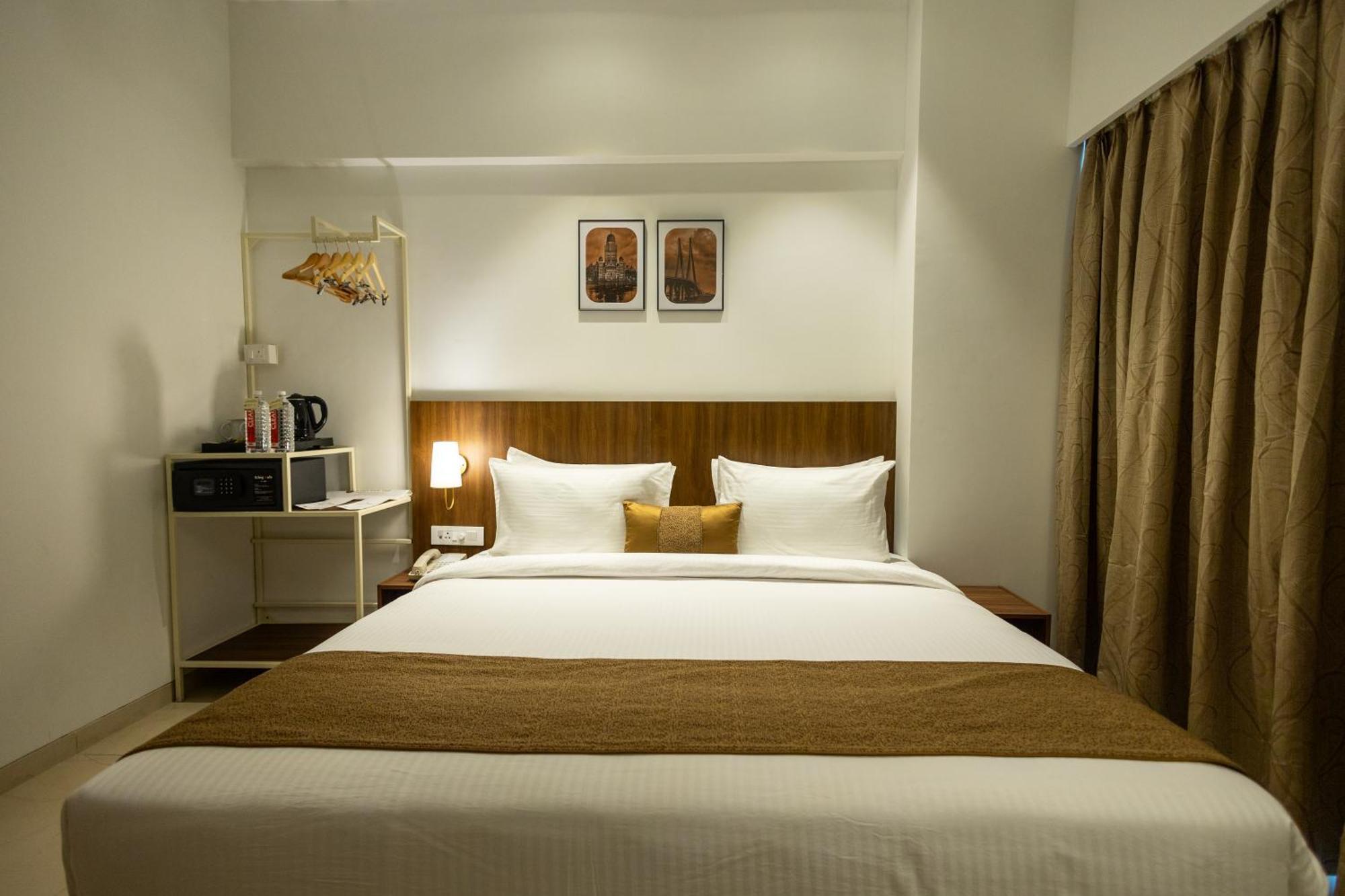 Freesia Residency By Express Inn - 나비뭄바이 외부 사진